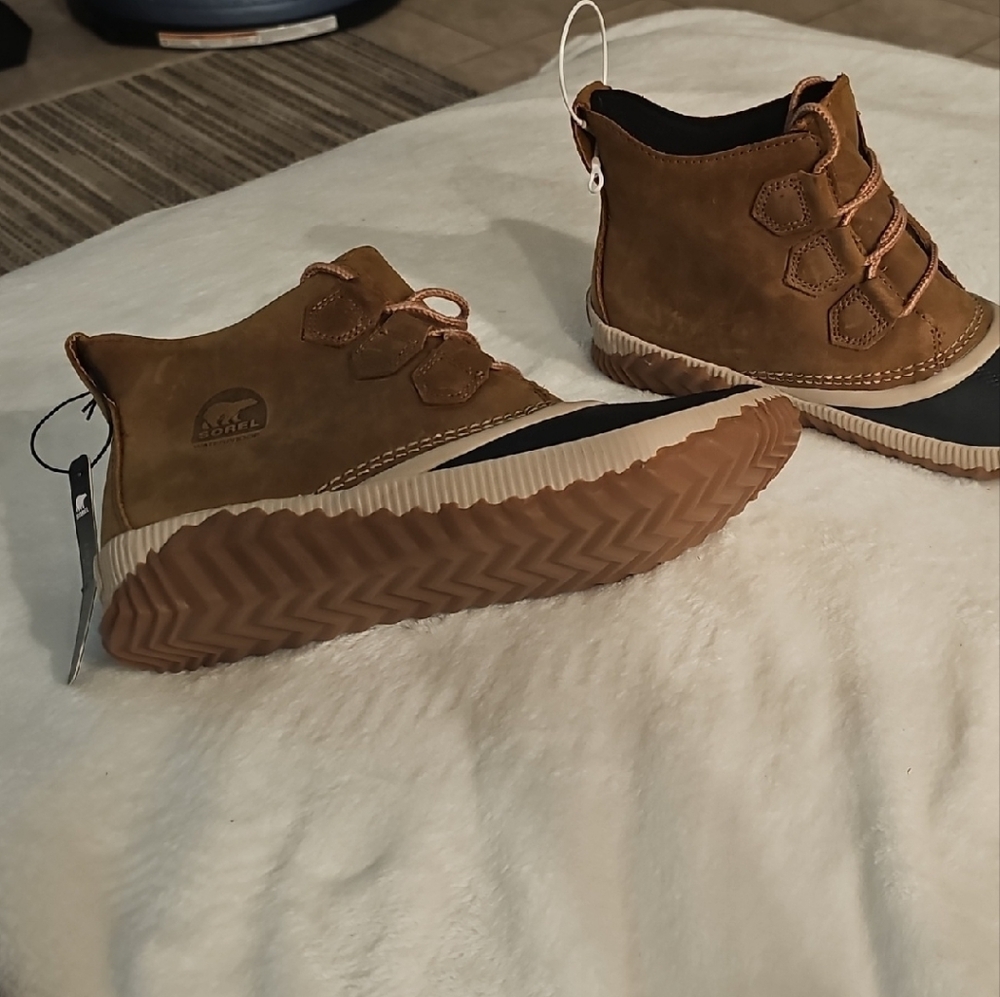 Sorel Women's Brown and Black Waterproof Boots - Picture 2 of 6